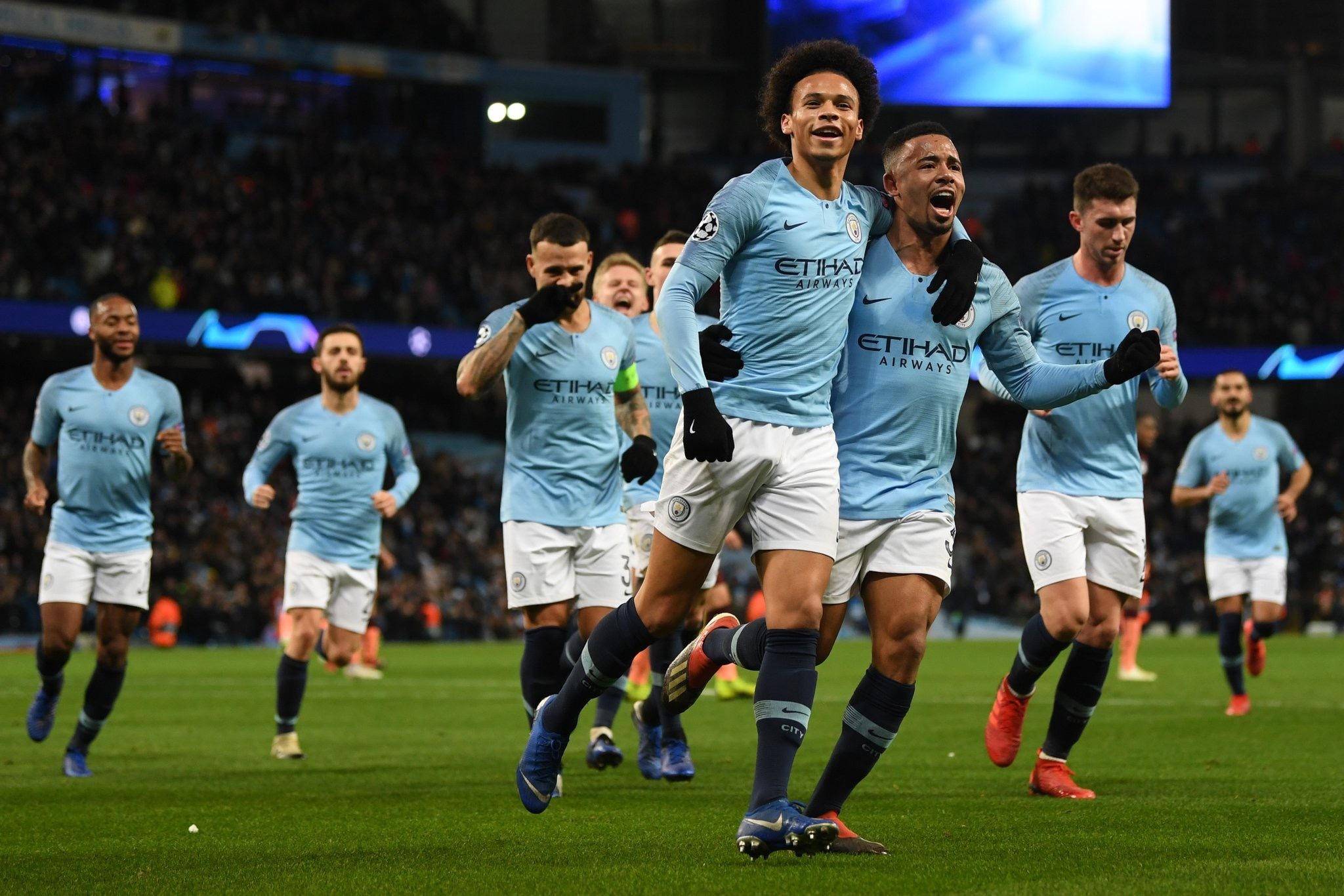 队以压倒性 队以压倒性